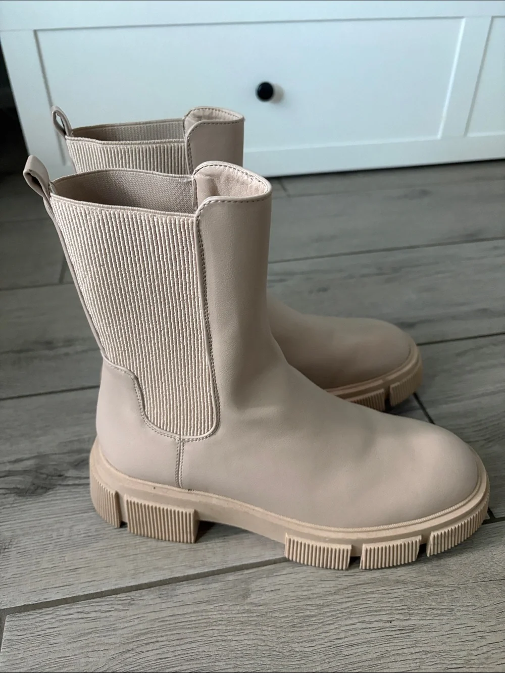 Chelsea Platform Boots in Light Beige